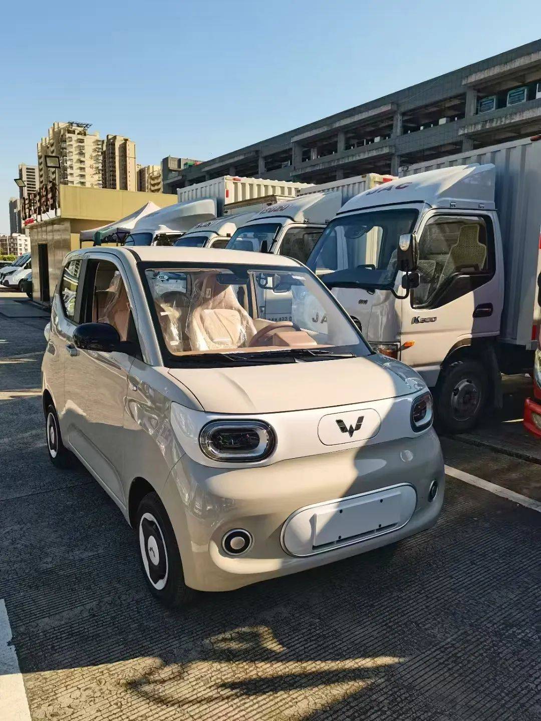 五菱宏光mini 新车 续航215公里