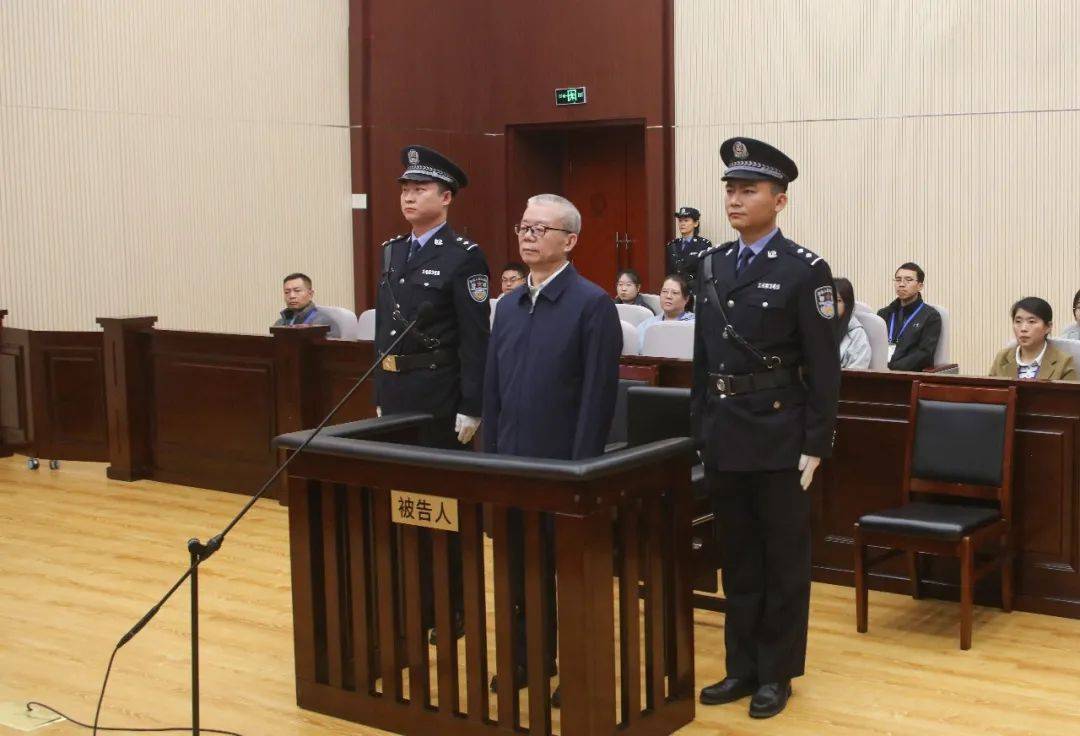 最高法审判委员会原委员、民事审判第一庭原庭长郑学林，为有关单位和个人在案件处理、工作调动等事项上提供帮助，非法收受财物3529万