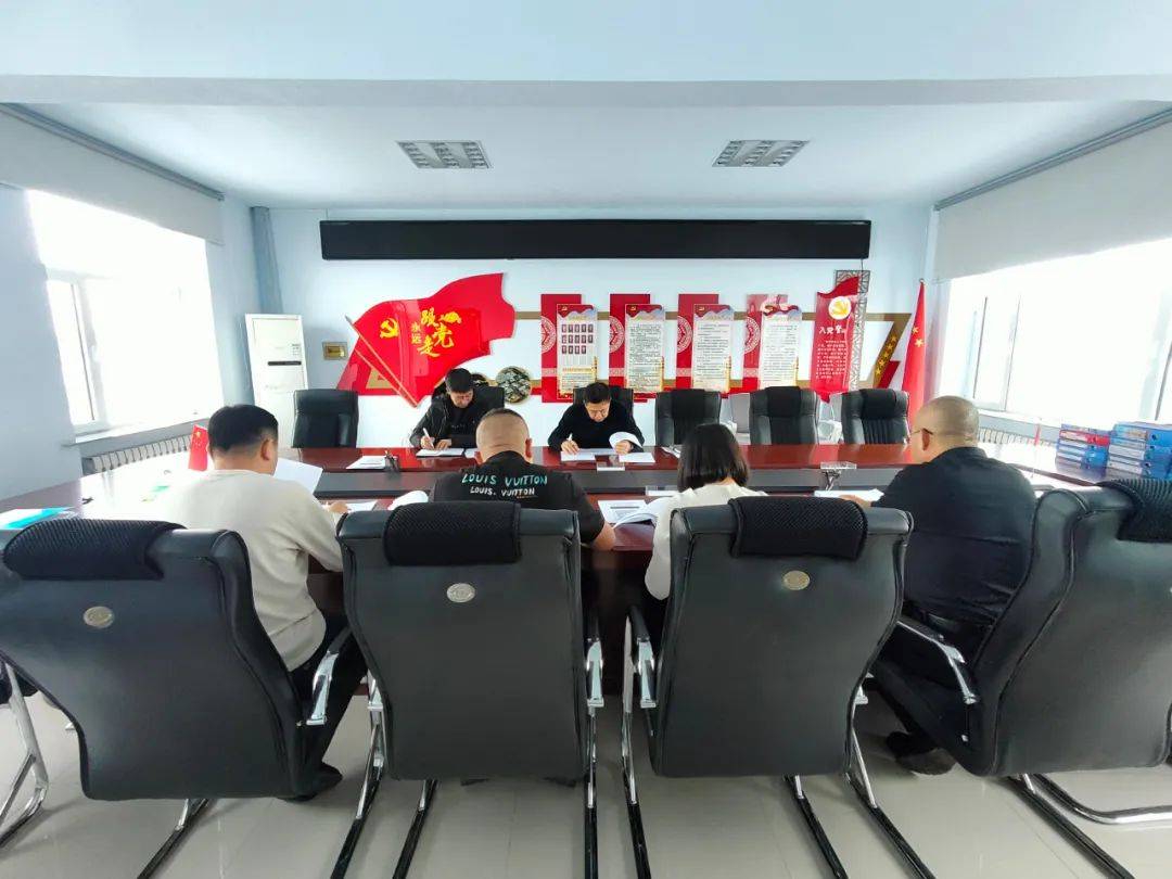 苏尼特右旗住房和城乡建设局党组传达学习盟住建系统局长座谈会议精神