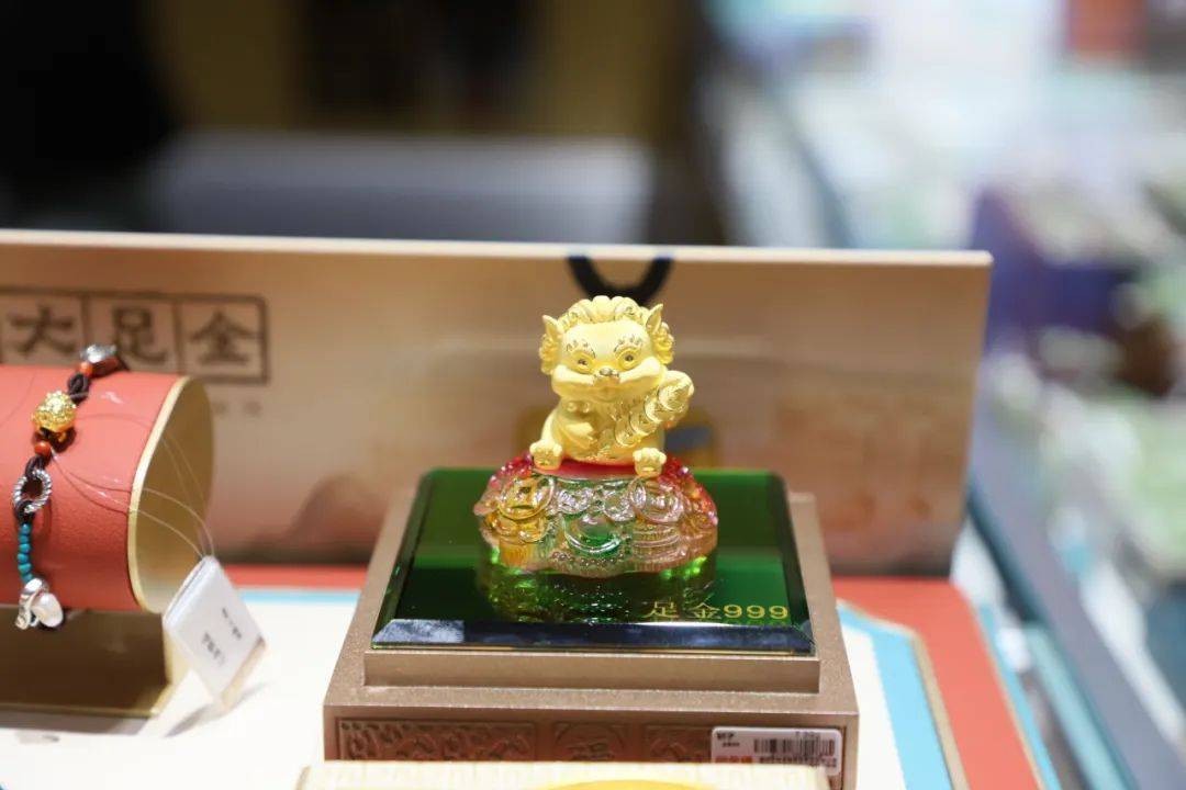 大足石刻首款文创金饰“大足金”上架销售