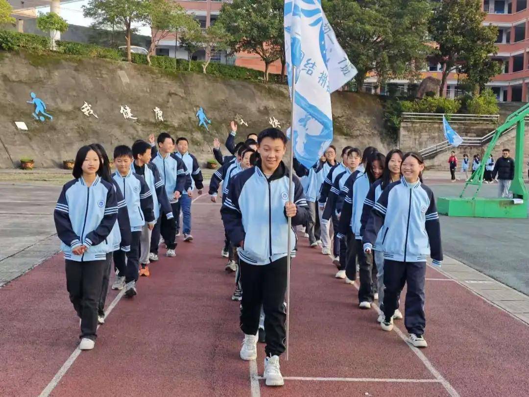 【校园动态】育英中学举行2024年冬季田径运动会