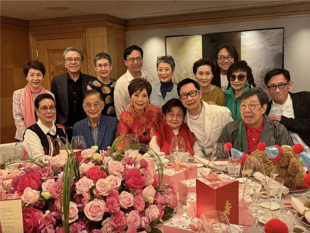 李琳琳,马海伦,梁葆贞,尹光,卢海鹏,陈美龄,文雪儿及邓光荣遗孀严珍纳