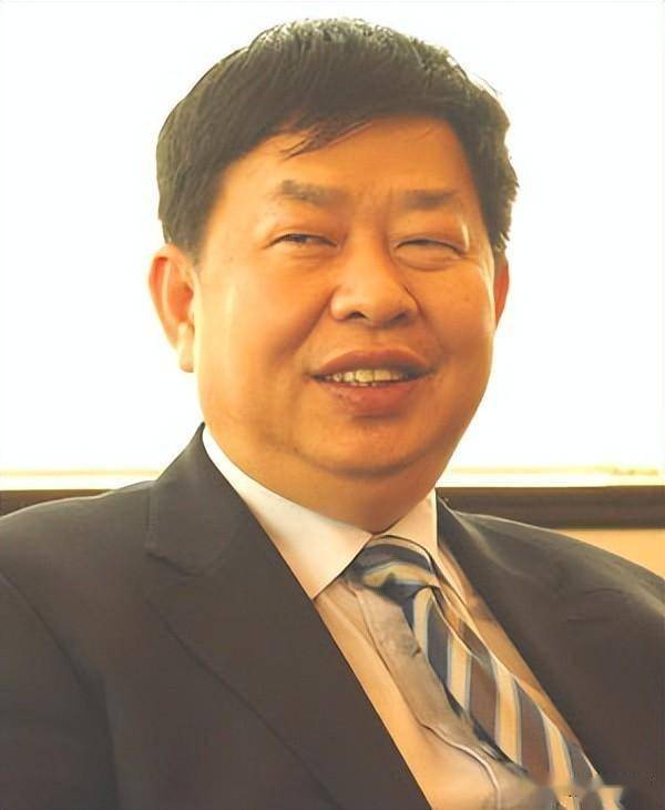 63岁矿老板妻子离世,次年娶38岁模特,4年过去,如今二人怎样