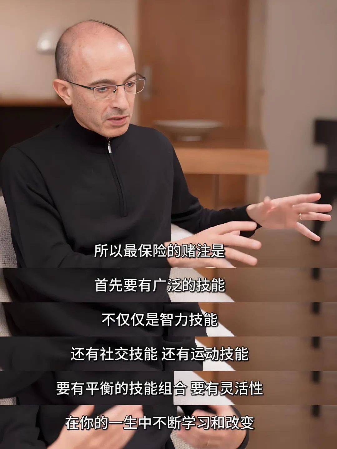 "尤瓦尔·赫拉利对谈张静初,戳穿了社交媒体的真相