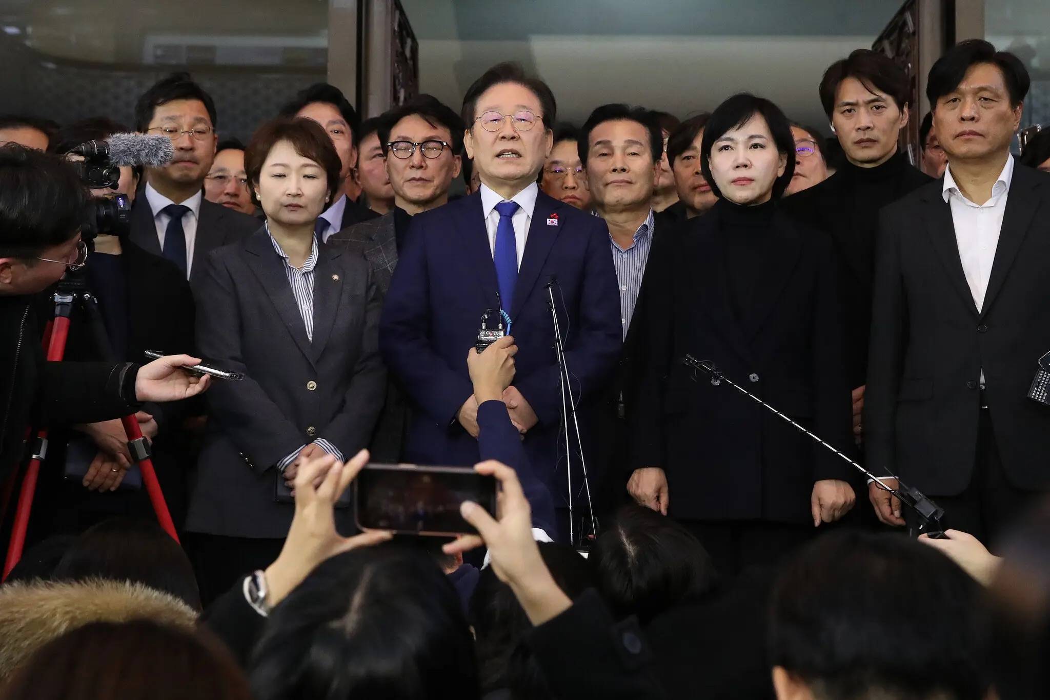 韩国6小时紧急戒严背后：无党内协商，在野党9月早有察觉_尹锡_戒严令_李在明
