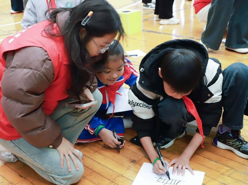 冬日暖阳 温情接力——宜春学院团委开展“12·5”国际志愿者日主题活动