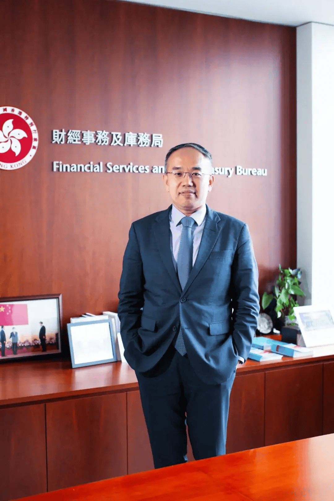 专访| 香港财经事务及库务局局长许正宇：让世界在香港汇聚_搜狐网