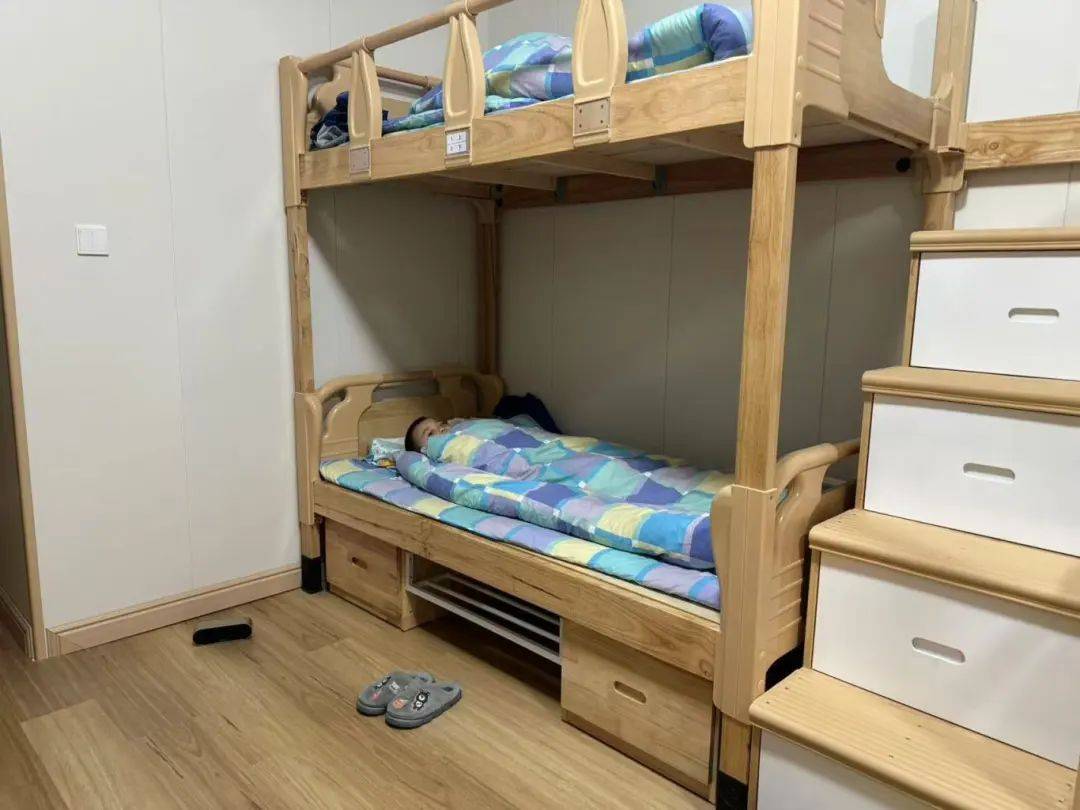 我校小学线的一项亮点教育举措,不仅有效改善了学生们的作息和行为,还