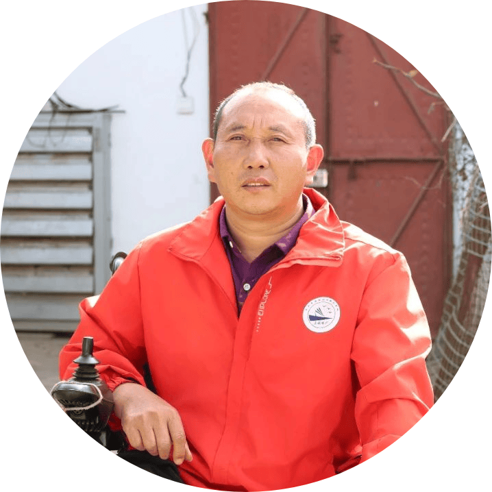 文山一人手拄小凳子"逆天改命"!