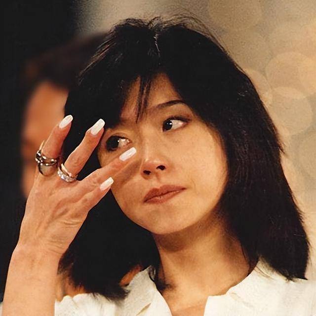 清冷美人中森明菜:替出轨的男友道歉,59岁没结婚,依然很漂亮_近藤真彦