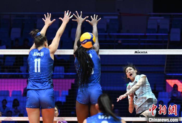 2024女排世俱杯小组赛:天津渤海银行女排胜意大利米兰女排 2024女排世俱杯小组赛:天津渤海银行女排胜意大利米兰女排