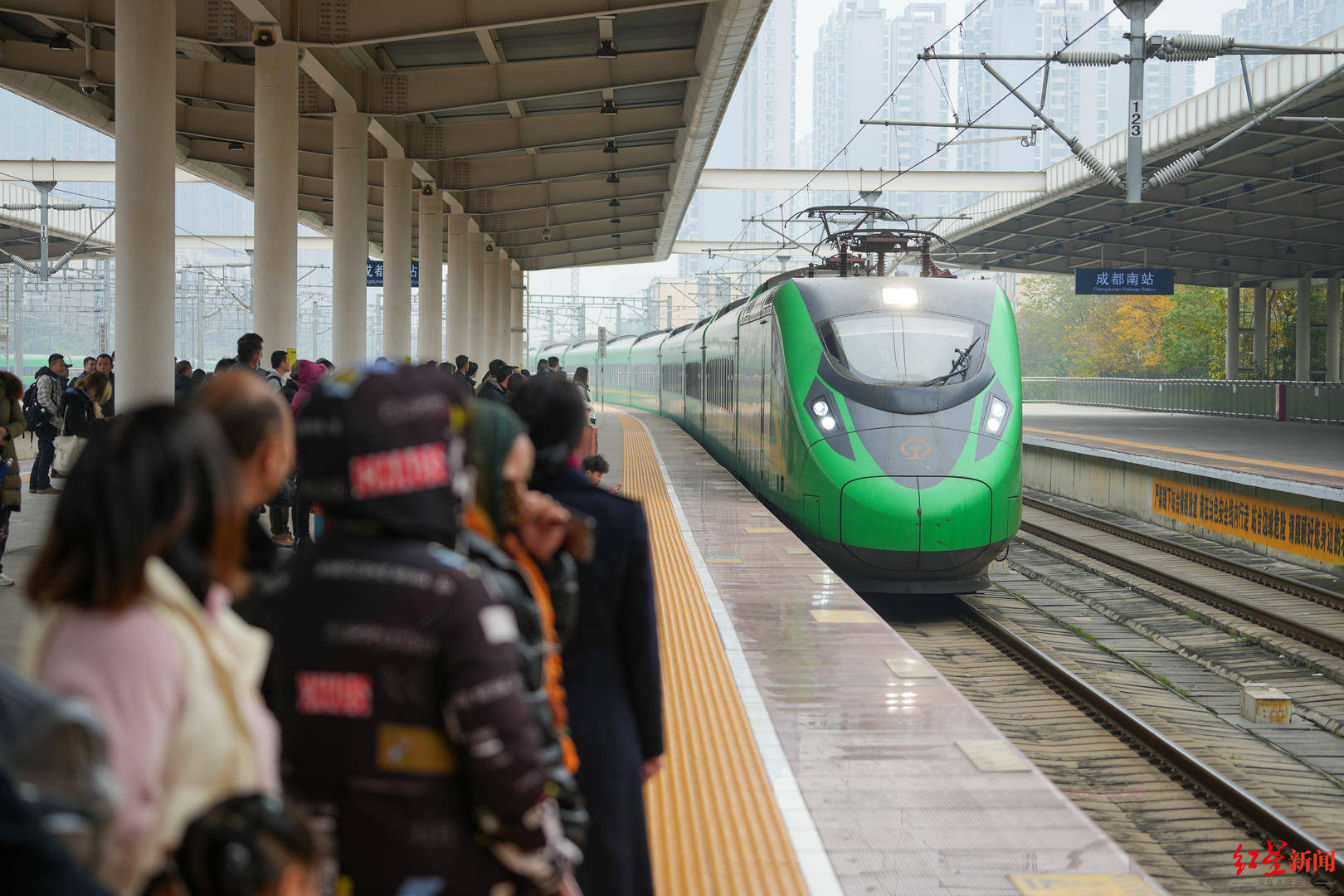 从日均开行仅两对列车到“南向枢纽”，成都南站“重生”10周年！