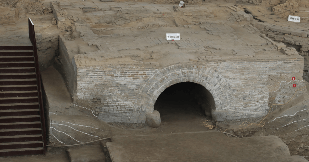 "在开封市州桥及汴河遗址考古成果中,州桥石壁
