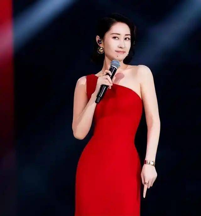 明明演技一般,却被捧成“老戏骨”,这八位演员终于现出原型了? 明明演技一般,却被捧成“老戏骨”,这八位演员终于现出原型了?