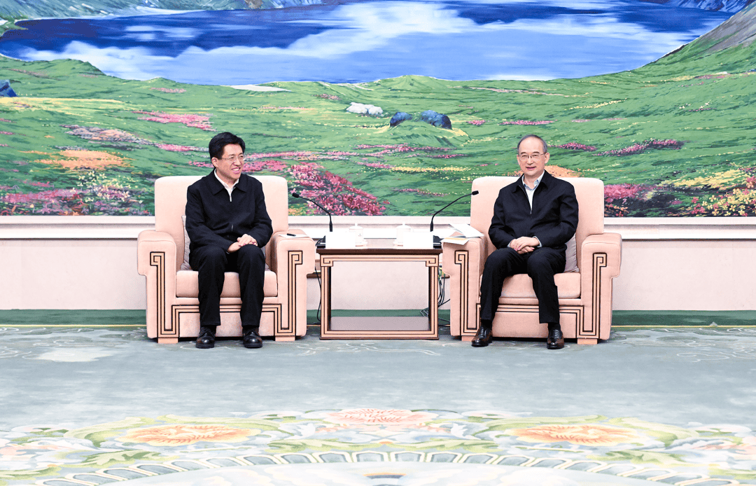 黄强会见团中央书记处第一书记阿东