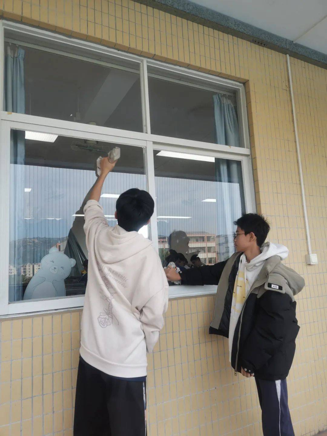 辞旧迎新 共创美丽校园