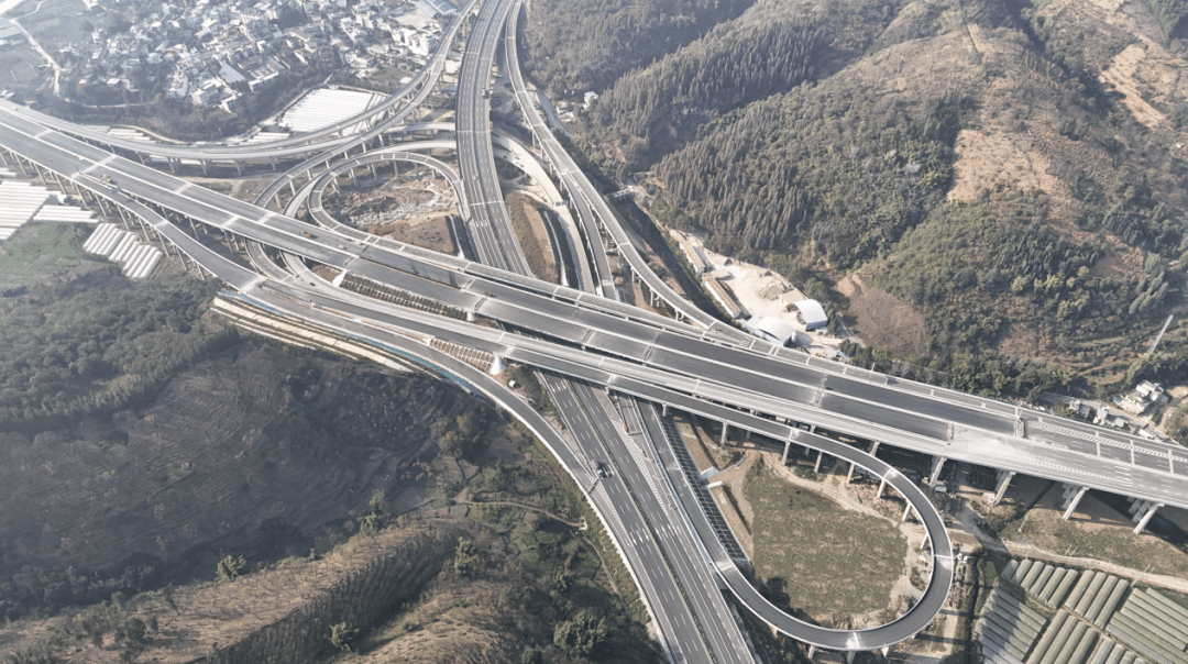 云南三清高速公路图片