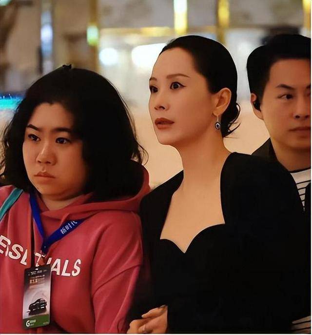 澳门这一夜，撕碎了曾志伟的“体面”，李雪健的话终于有人信了