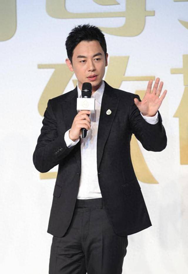 澳门这一夜，撕碎了曾志伟的“体面”，李雪健的话终于有人信了