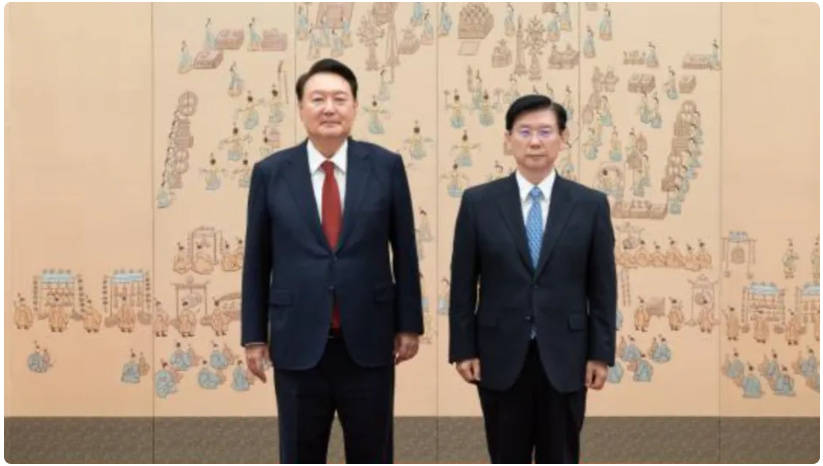 “守护尹锡悦最后的战士”，究竟是何方神圣？