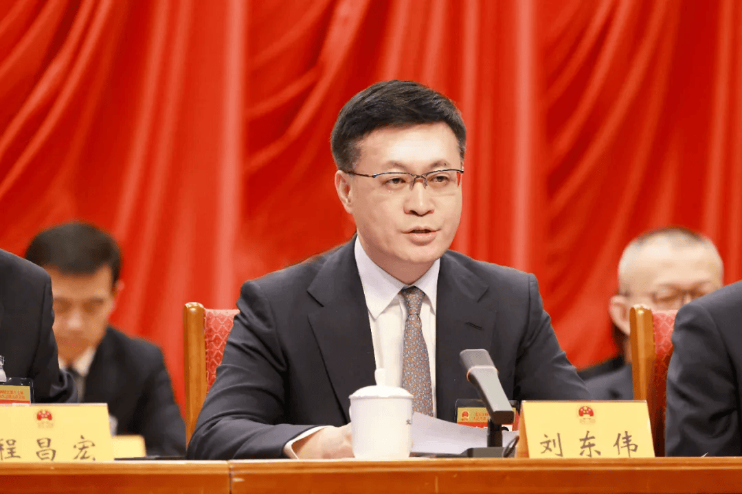郅海杰当选为北京市西城区人民政府区长