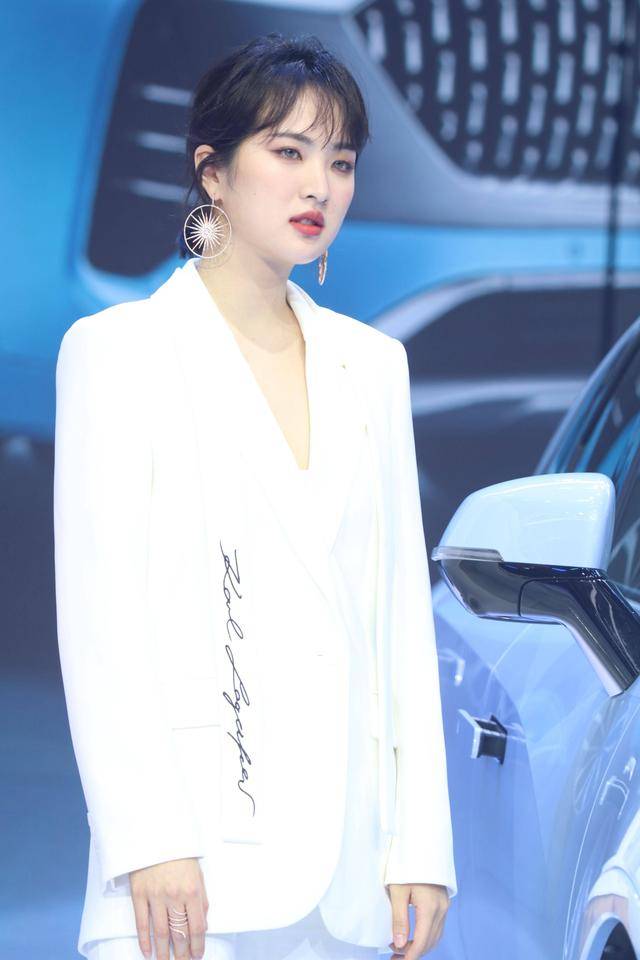 看到7年亏32亿的富家女才明白:任正非让姚安娜进娱乐圈的苦心! 看到7年亏32亿的富家女才明白:任正非让姚安娜进娱乐圈的苦心!