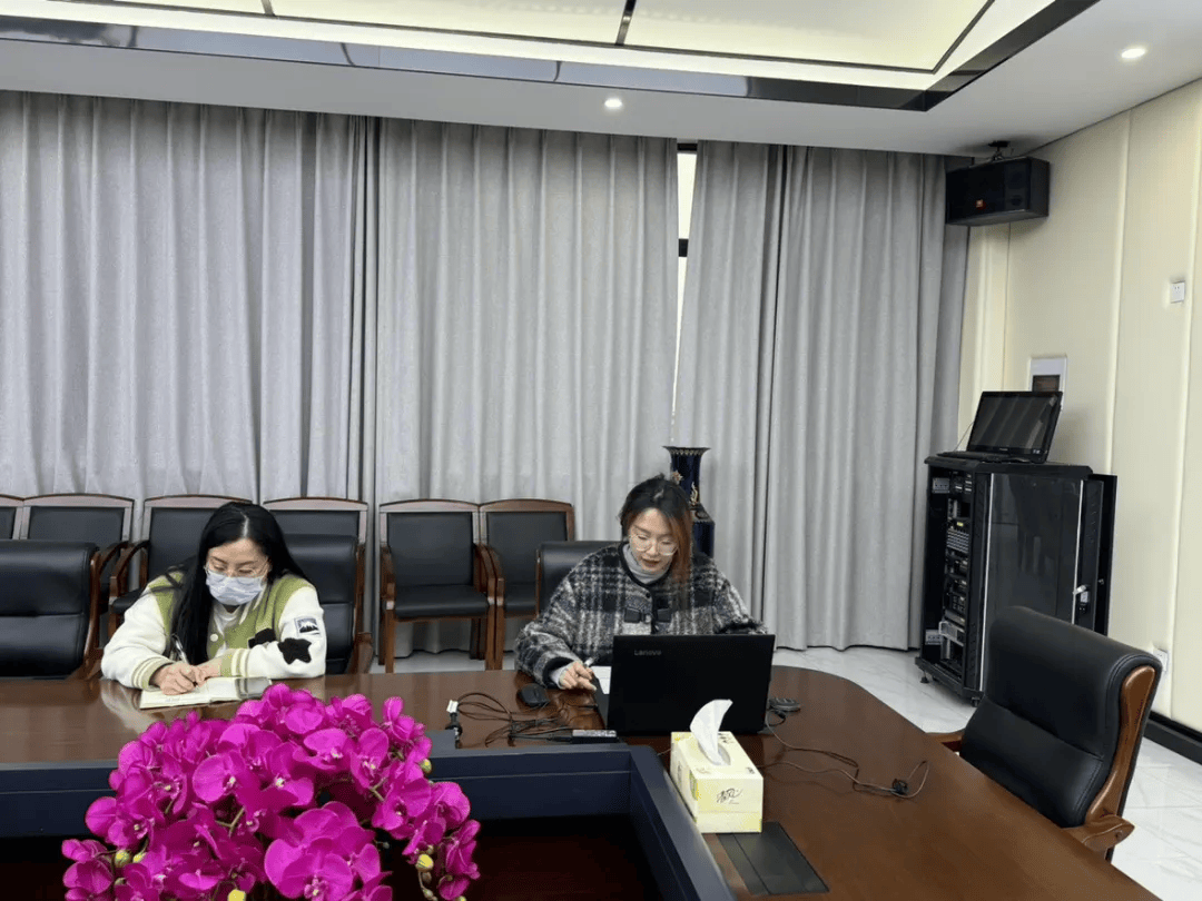 最后,黄薇薇校长在总结发言中表示,两节课例高效扎实,每一位英语老师