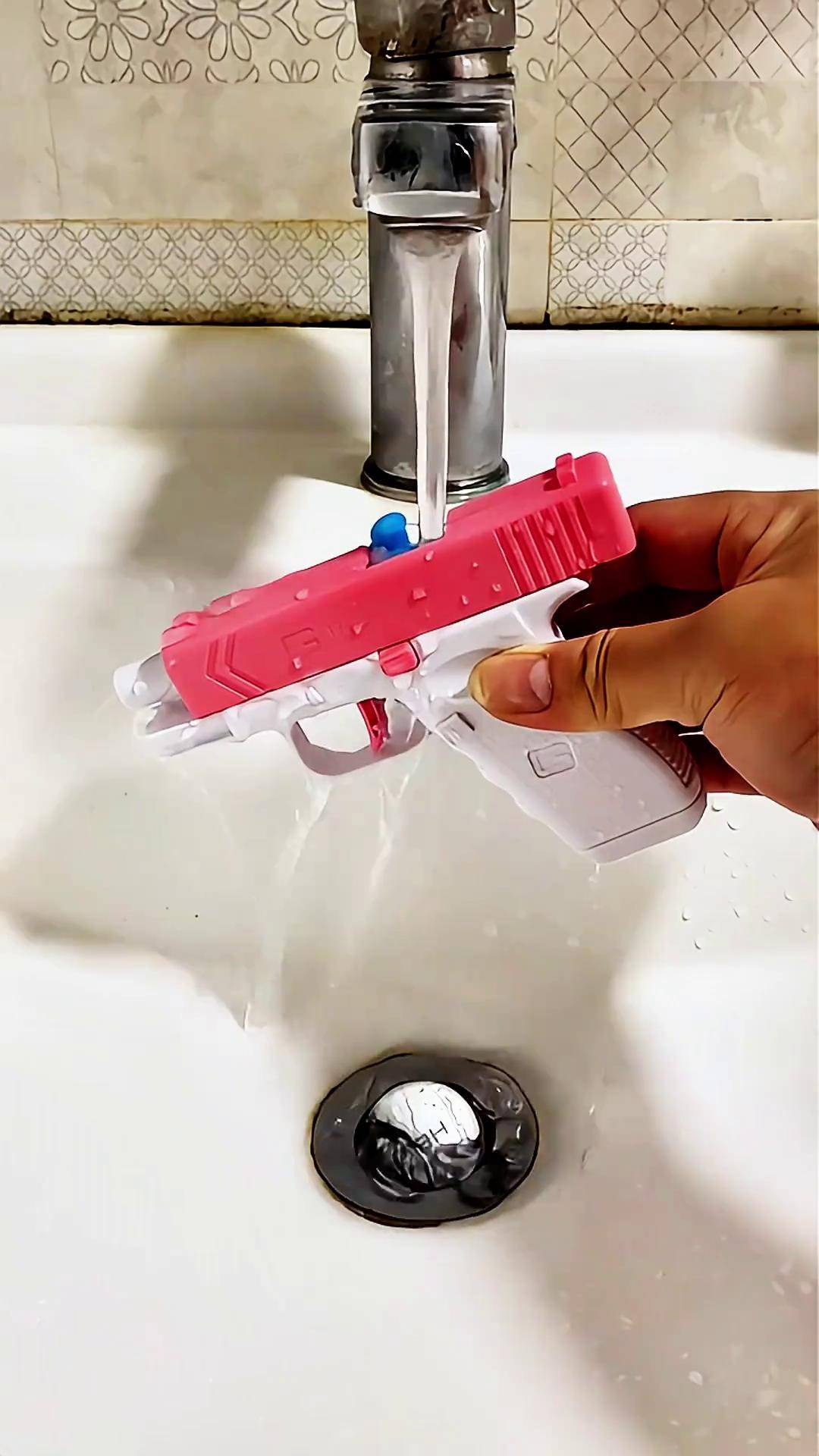 格洛克水枪 主页橱窗里有同款好物 我的玩具分享 夏天玩水有多快乐