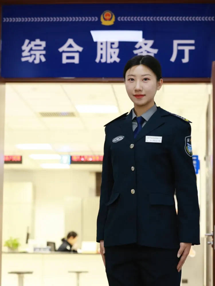 考研失败后，她选择来北大做保安