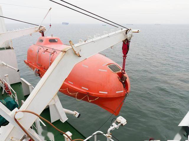 接连两天出事，两艘船舶在新加坡海峡附近遭遇事故