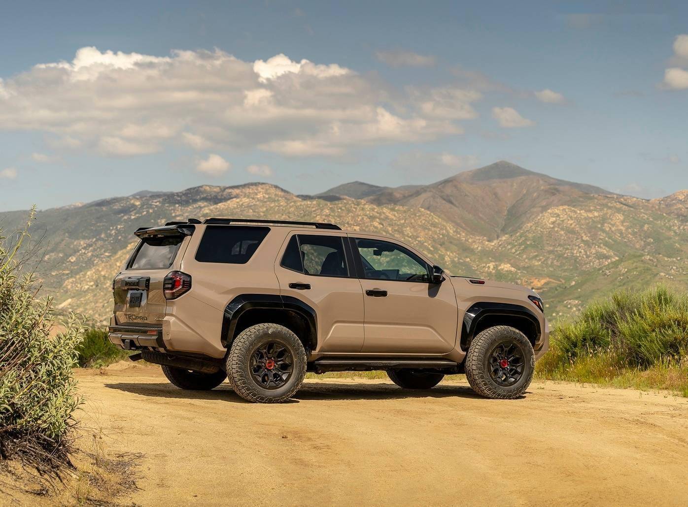 全新一代丰田超霸车展亮相或不超30万起造型硬派搭24t发动机