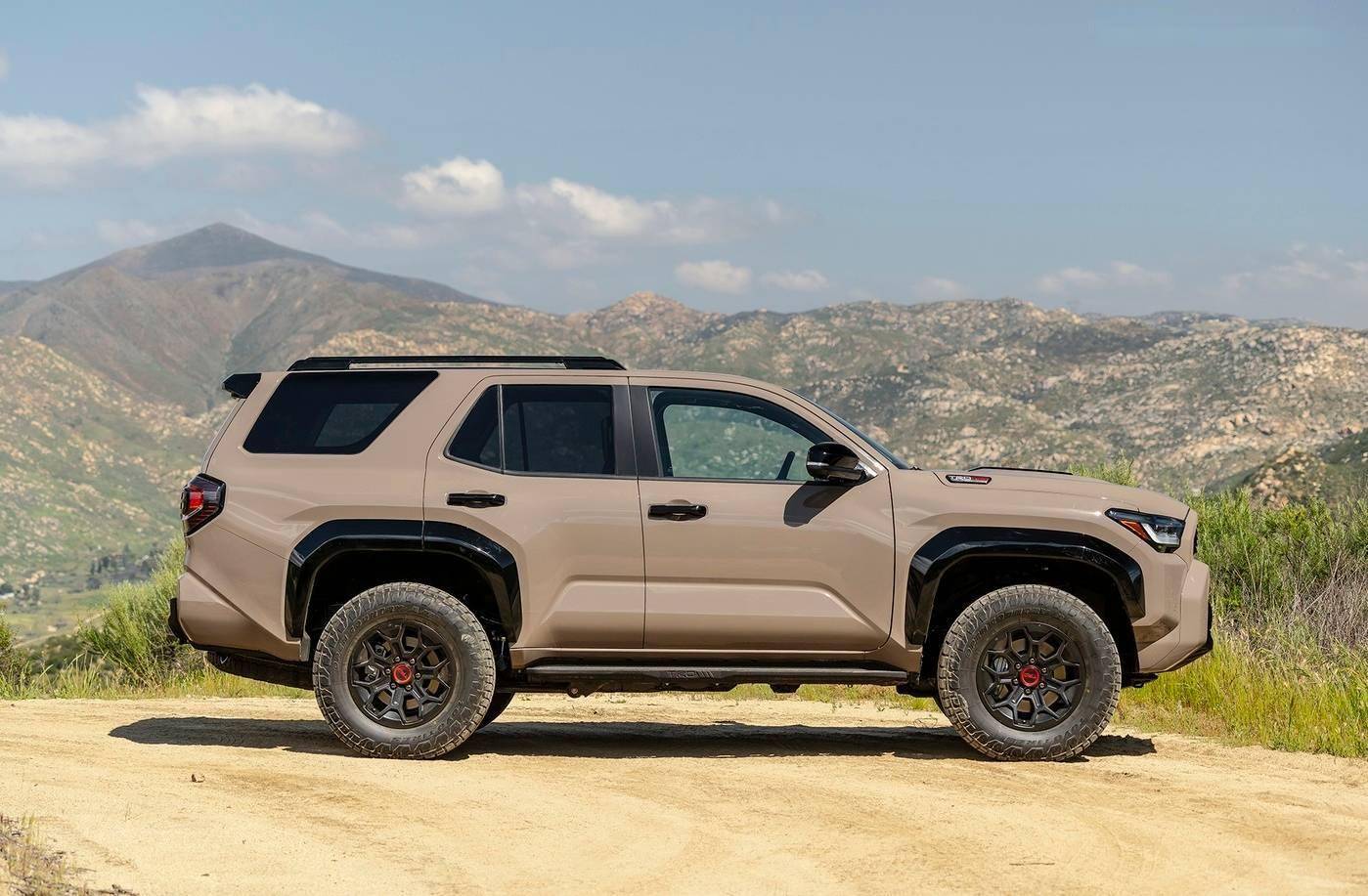 全新一代丰田超霸车展亮相或不超30万起造型硬派搭24t发动机