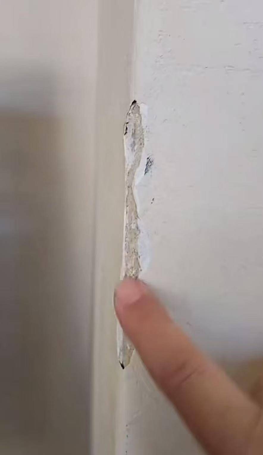 女子称在三亚退租时遭“提灯定损” 房东：租客不爱惜房屋还诽谤，将提起名誉诉讼
