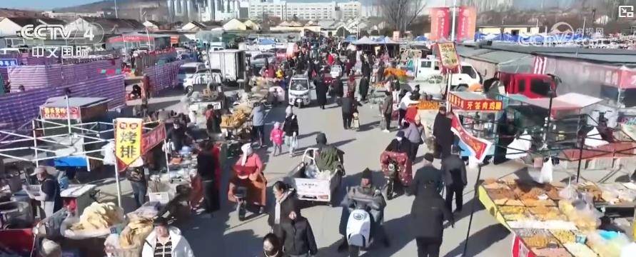 各地新春市集年味正浓节前消费市场“热气果博腾腾”(图1)