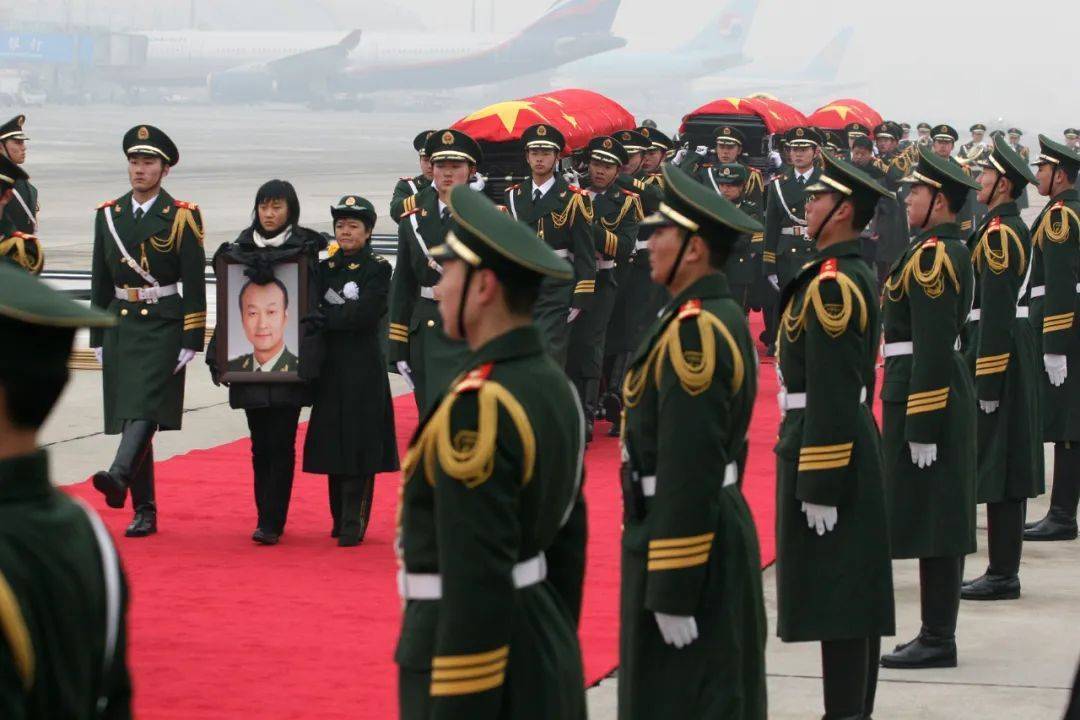 2010年1月19日,遇难中国维和警察灵柩抵达北京