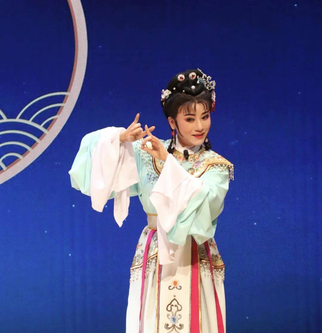 为何如此钟爱王志萍老师的"鲤鱼精"?