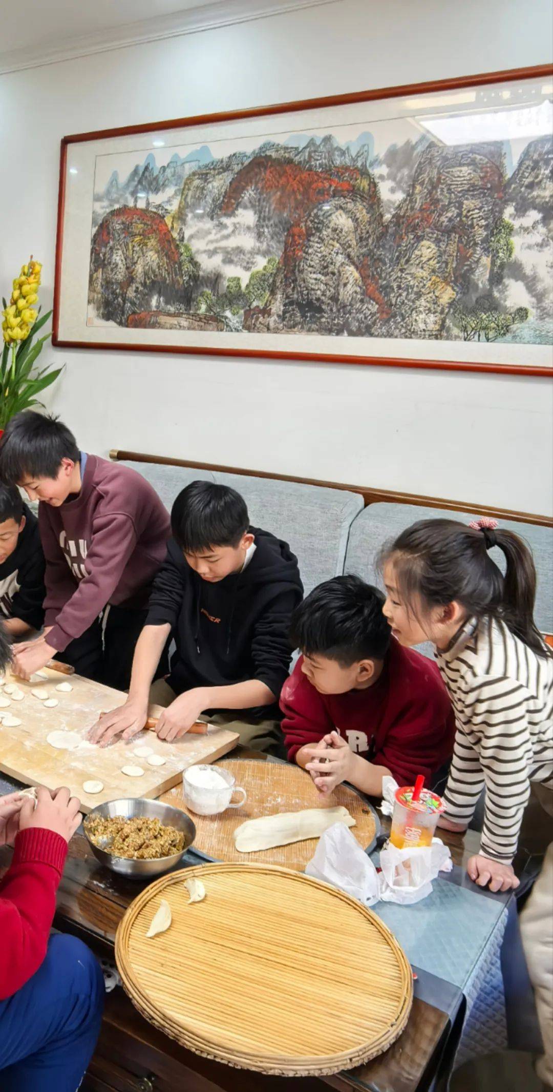 本次《探春节 找年味》德育活动项目化实践,同学们积极参与,不仅深入