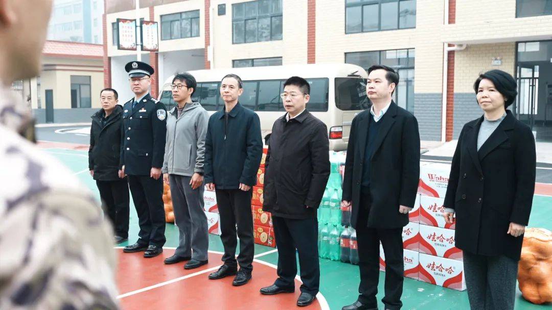 江永县"四大家"领导走访慰问驻江永部队,武警,公安,消防指战员