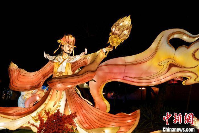 新春见闻）2025成都大庙会主题灯展试灯(图5)