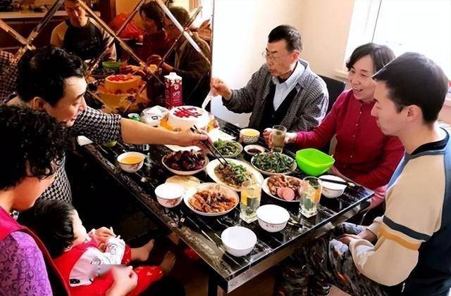 冠心病与饮食的潜在关联：年节饮食注意事项 年节餐桌上的健康“雷区”：你知道吗？