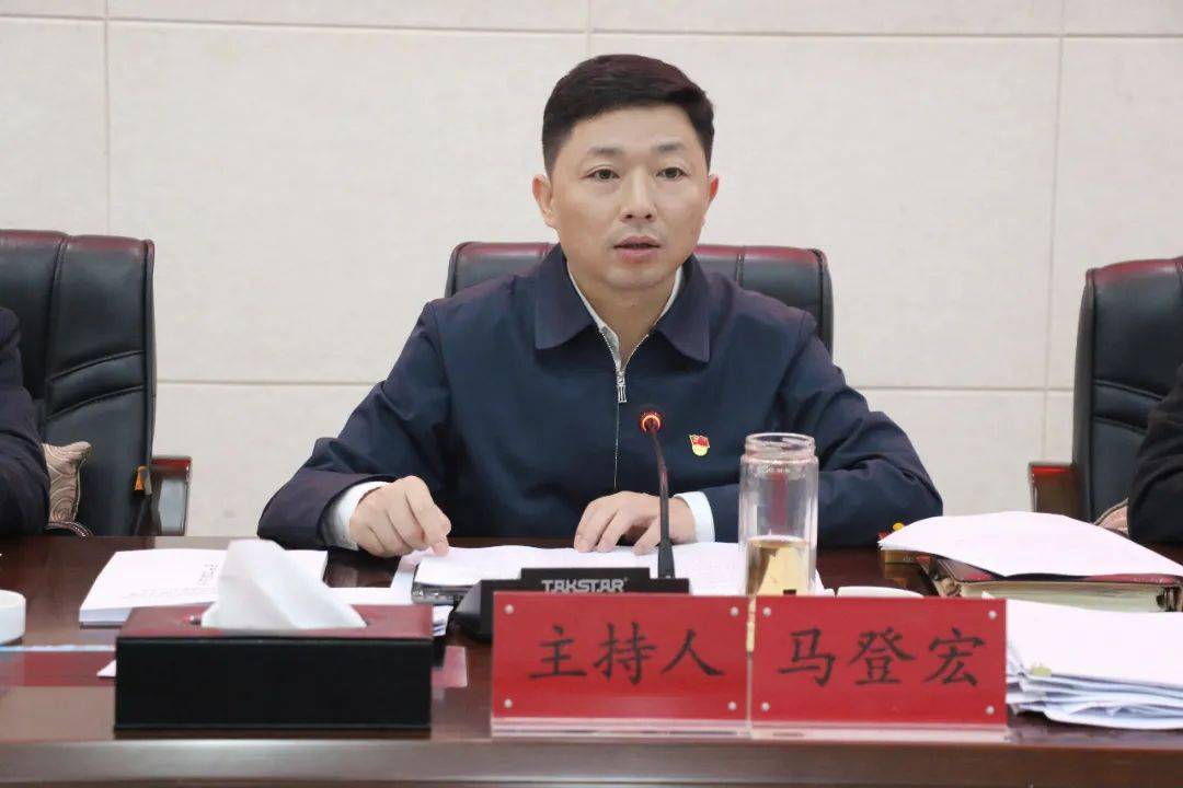 县政府党组理论学习中心组2025年第一次集中学习暨2024年度民主生活会