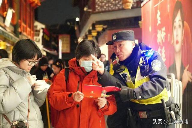 你敢信，这是昨晚的外滩！除了市民游客，还有这群人……