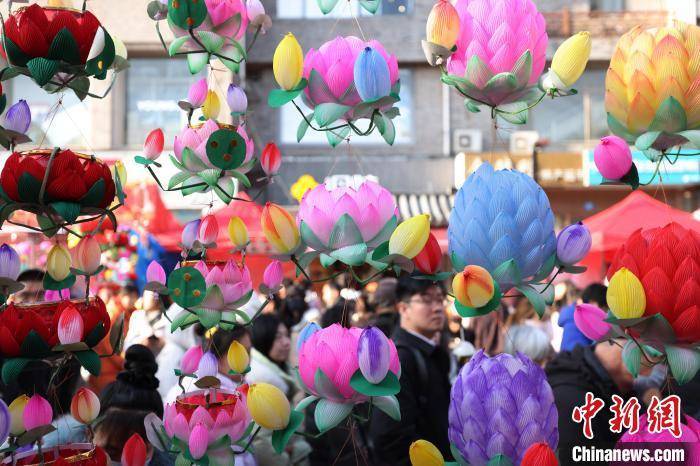 新春见闻）南京传统手扎花灯亮相城南“闹新春”(图8)