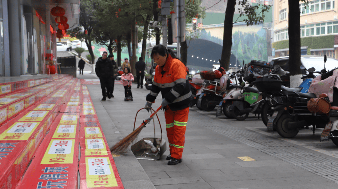 春节我在岗丨城市的“美容师” 用心扮靓城市“颜值”(图1)