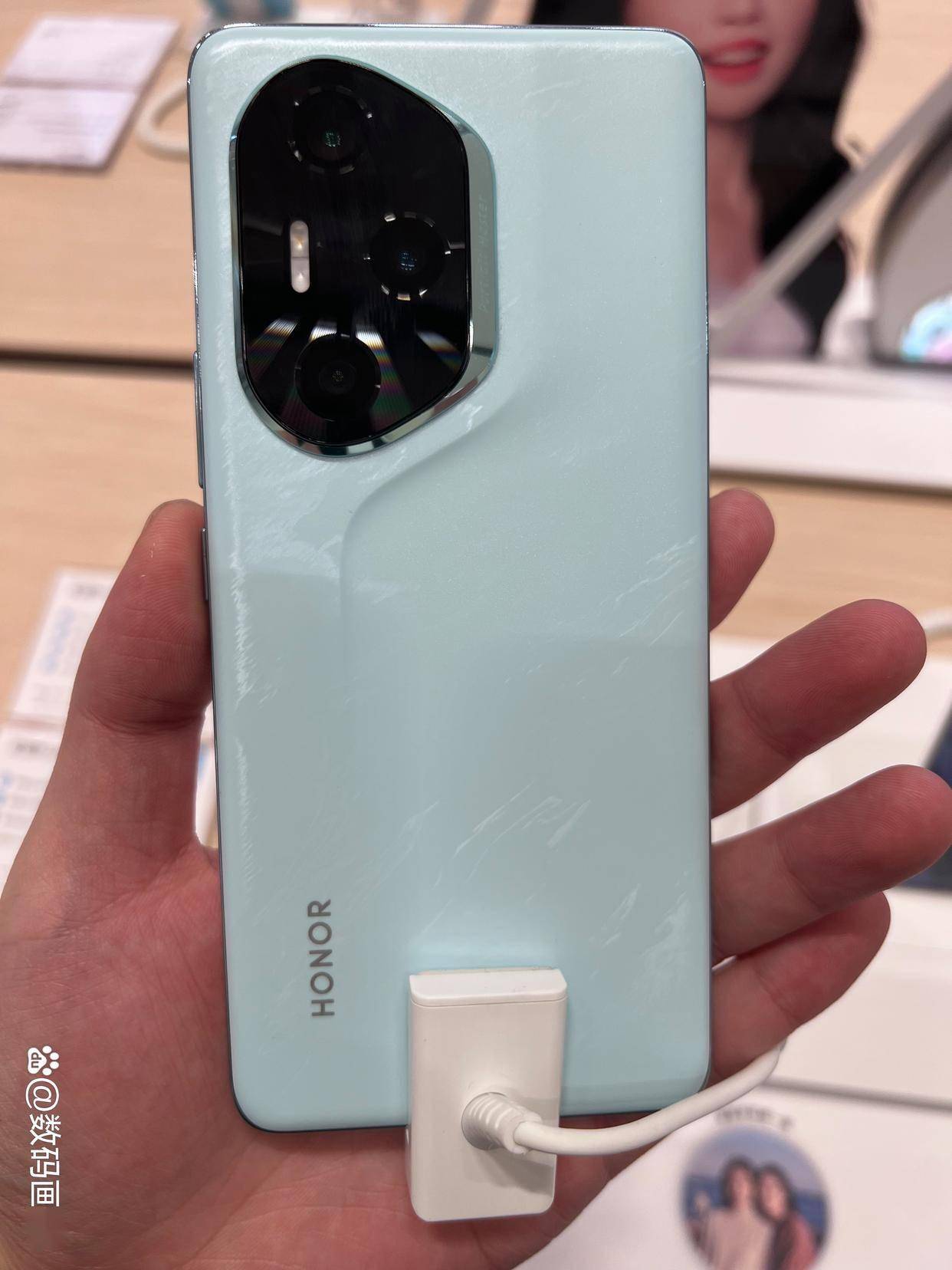 荣耀300 Pro：游戏拍照续航都超棒的手机