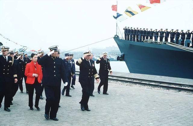 从美国海军访华看外交礼仪中的国家尊严：刘华清将军的强硬态度 刘华清将军的坚守：美国海军访华背后的礼仪之争