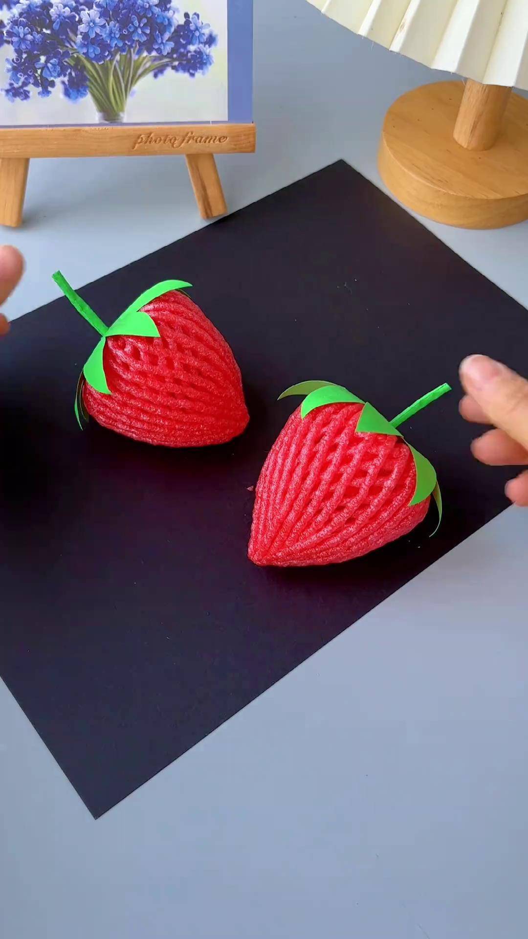 用它制作可爱的小草莓,快跟小朋友一起来试试吧手工diy 亲子手工幼儿