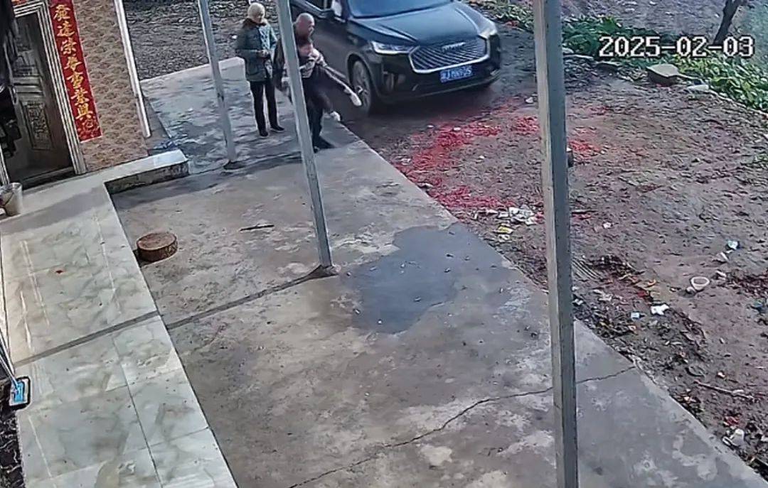 “绷不住了”一组监控OB电竞入口意外爆火网友直呼泪目(图3)