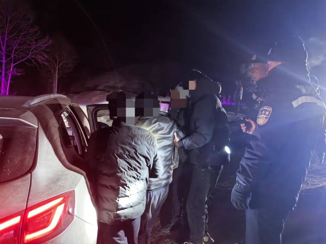 青海一男子过年期间不慎迷路,发现时竟在.... 青海一男子过年期间不慎迷路,发现时竟在....