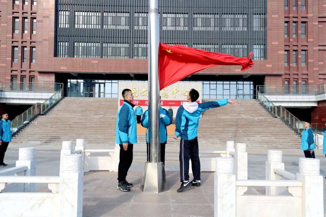 立凌云壮志,绘青春宏图——沙湾一中隆重举行开学第一课主题升旗仪式